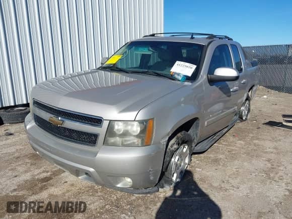 2007 Chevrolet Avalanche 3LT z VIN 3GNEC12047G179026, wystawiony jako IAAI lot #41225020 z przebiegiem 183 482 mil mil oraz . Historia ofert i sprzedaży dostępna na DreamBid. Obrazek 17.