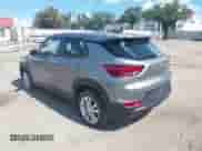 2023 Chevrolet TrailBlazer LS z VIN KL79MMS24PB044225, wystawiony jako IAAI lot #42994485 z przebiegiem 27 232 mil mil oraz . Historia ofert i sprzedaży dostępna na DreamBid. Obrazek 3.