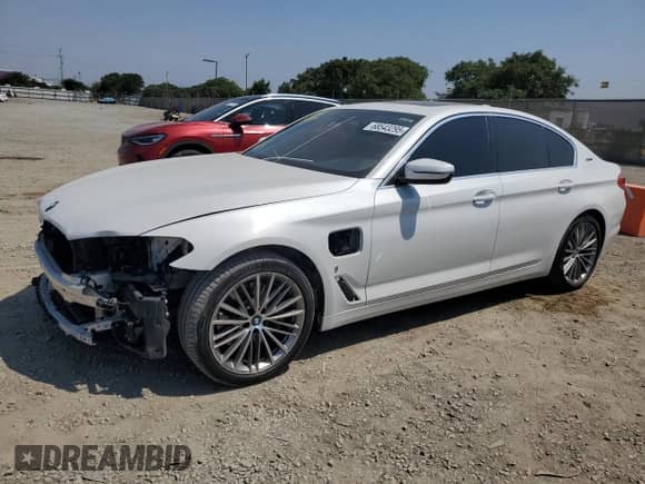 2019 BMW 5 Series 530e z VIN WBAJA9C59KB254078, wystawiony jako Copart lot #68543295 z przebiegiem 63 062 mil mil oraz Szkoda całkowita • Salvage title. Historia ofert i sprzedaży dostępna na DreamBid. Obrazek 1.