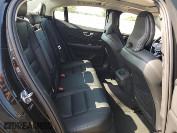 2022 Volvo S60 Momentum z VIN 7JRL12TZ1NG160968, wystawiony jako Copart lot #68305475 z przebiegiem 34 951 mil mil oraz Szkoda całkowita • Salvage title. Historia ofert i sprzedaży dostępna na DreamBid. Obrazek 10.