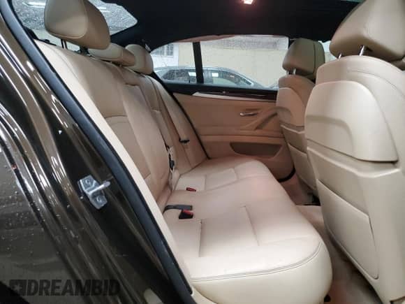 2015 BMW 5 Series 550i xDrive с VIN WBAKP9C56FD979733, выставлен на аукционе Copart как лот 85686885 с пробегом 119 837 миль миль и Чистый • Clean title. История ставок и продаж доступна на DreamBid. Изображение 10.