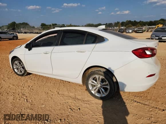 2019 Chevrolet Cruze LT с VIN 1G1BE5SMXK7103145, выставлен на аукционе Copart как лот 81314105 с пробегом Не указан миль и Списание • Salvage title. История ставок и продаж доступна на DreamBid. Изображение 2.