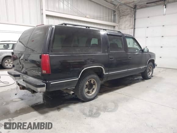1997 Chevrolet Suburban with VIN 3GNEC16R6VG177641, listed as a IAAI auction lot 41726286 with 263,676 mi miles and . Bid and sale history available at DreamBid. Image 4.