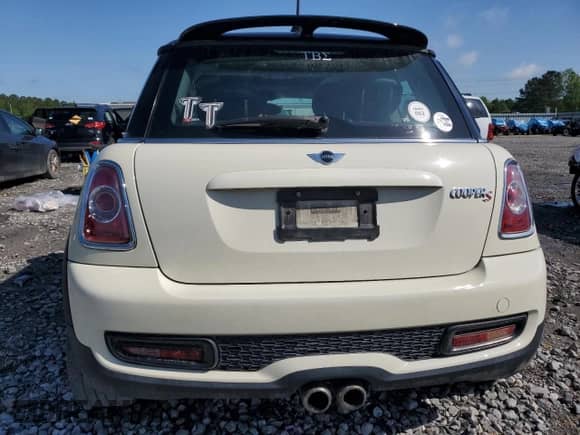 2011 MINI Hardtop S with VIN WMWSV3C50BTY15977, listed as a Copart auction lot 52802295 with 89,085 mi miles and Salvage title. Bid and sale history available at DreamBid. Image 6.