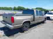1994 GMC Sierra 1500 z VIN 2GTEC19K7R1555049, wystawiony jako IAAI lot #42316465 z przebiegiem 242 883 mil mil oraz . Historia ofert i sprzedaży dostępna na DreamBid. Obrazek 4.