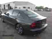 2022 Volvo S60 Momentum с VIN 7JRL12FZ0NG154042, выставлен на аукционе IAAI как лот 42268170 с пробегом 40 638 миль миль и . История ставок и продаж доступна на DreamBid. Изображение 3.