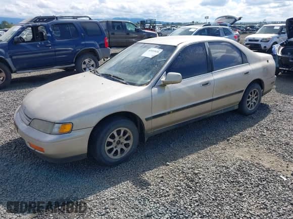 1995 Honda Accord LX с VIN 1HGCD563XSA013868, выставлен на аукционе IAAI как лот 42053028 с пробегом 184 181 миль миль и . История ставок и продаж доступна на DreamBid. Изображение 2.