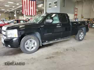 2011 Chevrolet Silverado 1500 LT z VIN 1GCRKSE37BZ139654, wystawiony jako Copart lot #65856975 z przebiegiem 214 700 mil mil oraz Szkoda całkowita • Salvage title. Historia ofert i sprzedaży dostępna na DreamBid. Obrazek 1.