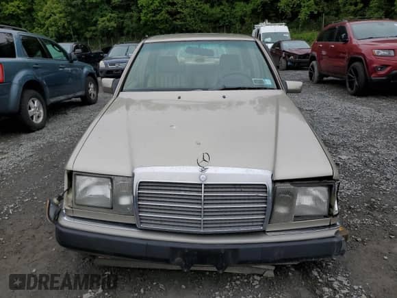 1991 Mercedes-Benz 300 z VIN WDBEB28D1MB384771, wystawiony jako Copart lot #58831195 z przebiegiem 229 641 mil mil oraz Szkoda całkowita • Salvage title. Historia ofert i sprzedaży dostępna na DreamBid. Obrazek 5.