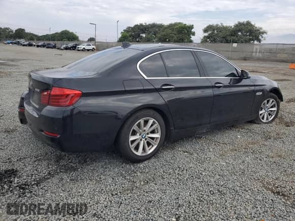 2015 BMW 5 Series 528i with VIN WBA5A5C54FD522801, listed as a Copart auction lot 81529765 with 175,095 mi miles and Salvage title. Bid and sale history available at DreamBid. Image 3.