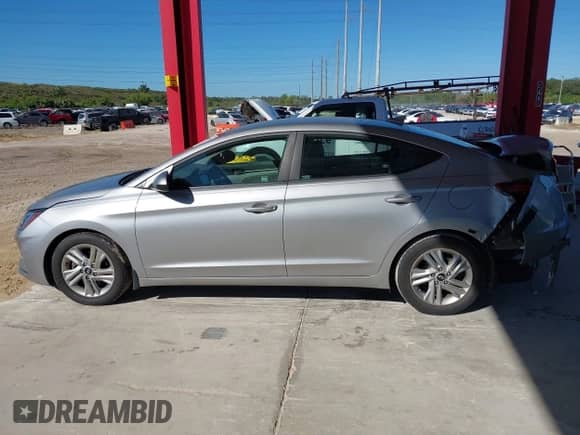 2020 Hyundai Elantra SEL z VIN 5NPD84LF0LH600896, wystawiony jako IAAI lot #43459207 z przebiegiem 27 868 mil mil oraz . Historia ofert i sprzedaży dostępna na DreamBid. Obrazek 15.
