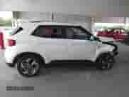 2024 Hyundai Venue SEL с VIN KMHRC8A3XRU342028, выставлен на аукционе IAAI как лот 43071880 с пробегом 10 176 миль миль и . История ставок и продаж доступна на DreamBid. Изображение 13.