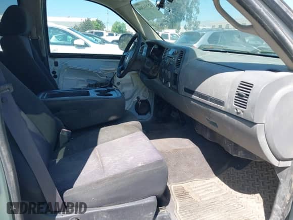 2012 Chevrolet Silverado 1500 LS z VIN 3GCPCREA5CG195542, wystawiony jako IAAI lot #42394304 z przebiegiem 246 628 mil mil oraz . Historia ofert i sprzedaży dostępna na DreamBid. Obrazek 5.