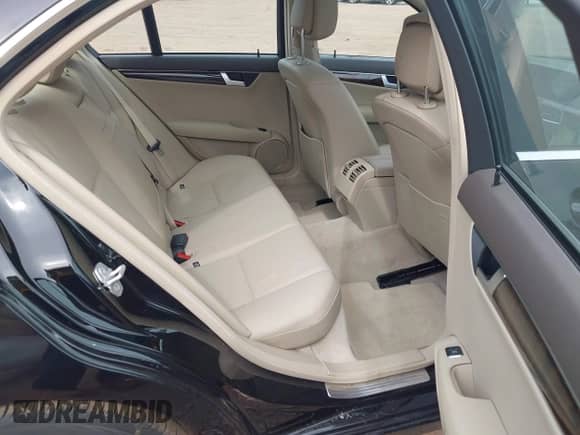 2013 Mercedes-Benz C 250 Sport с VIN WDDGF4HB1DA801164, выставлен на аукционе IAAI как лот 43053763 с пробегом 46 744 миль миль и . История ставок и продаж доступна на DreamBid. Изображение 8.
