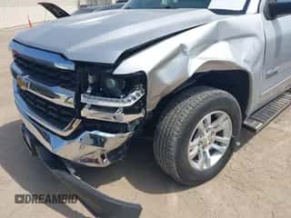 2019 Chevrolet Silverado 1500 LT z VIN 2GCRCPEC7K1238784, wystawiony jako IAAI lot #43013449 z przebiegiem 27 381 mil mil oraz . Historia ofert i sprzedaży dostępna na DreamBid. Obrazek 6.