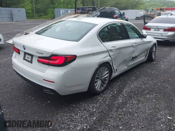 2021 BMW 5 Series 530i xDrive z VIN WBA13BJ03MCG80602, wystawiony jako IAAI lot #42268907 z przebiegiem 63 698 mil mil oraz . Historia ofert i sprzedaży dostępna na DreamBid. Obrazek 4.