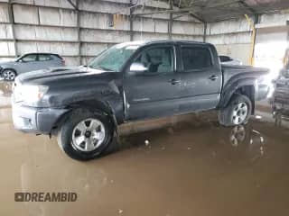 2013 Toyota Tacoma PreRunner z VIN 3TMJU4GN9DM142268, wystawiony jako Copart lot #84411245 z przebiegiem 185 927 mil mil oraz Szkoda całkowita • Salvage title. Historia ofert i sprzedaży dostępna na DreamBid. Obrazek 1.