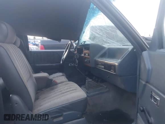 1993 Dodge Dakota z VIN 1B7GG23X7PS200435, wystawiony jako IAAI lot #41060856 z przebiegiem 249 117 mil mil oraz . Historia ofert i sprzedaży dostępna na DreamBid. Obrazek 5.