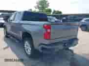 2020 Chevrolet Silverado 1500 Custom z VIN 3GCPWBEF2LG302881, wystawiony jako IAAI lot #43100349 z przebiegiem 89 376 mil mil oraz . Historia ofert i sprzedaży dostępna na DreamBid. Obrazek 3.