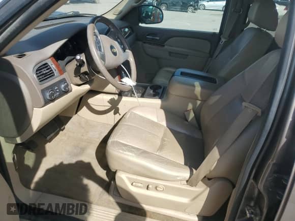 2011 Chevrolet Tahoe LT z VIN 1GNSKBE07BR400442, wystawiony jako Copart lot #69998175 z przebiegiem 203 903 mil mil oraz Szkoda całkowita • Salvage title. Historia ofert i sprzedaży dostępna na DreamBid. Obrazek 7.