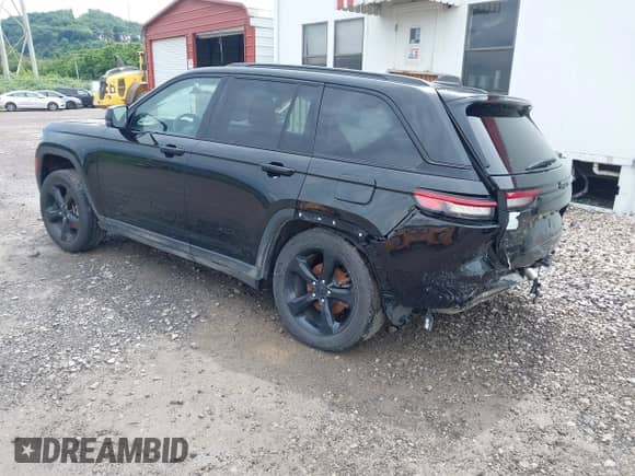 2023 Jeep Grand Cherokee Limited с VIN 1C4RJHBG1PC666631, выставлен на аукционе IAAI как лот 41400623 с пробегом 31 965 миль миль и . История ставок и продаж доступна на DreamBid. Изображение 3.