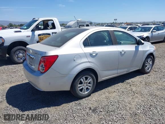 2015 Chevrolet Sonic LT с VIN 1G1JC5SH1F4197413, выставлен на аукционе IAAI как лот 42956346 с пробегом Не указан миль и . История ставок и продаж доступна на DreamBid. Изображение 4.