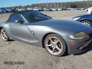 2005 BMW Z4 2.5i с VIN 4USBT33595LS56131, выставлен на аукционе IAAI как лот 40993175 с пробегом Не указан миль и . История ставок и продаж доступна на DreamBid. Изображение 1.
