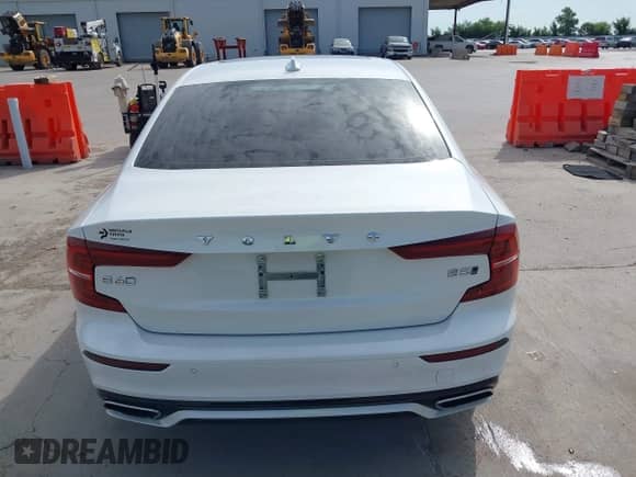 2022 Volvo S60 Momentum z VIN 7JRL12TZXNG160855, wystawiony jako IAAI lot #42598490 z przebiegiem 33 848 mil mil oraz . Historia ofert i sprzedaży dostępna na DreamBid. Obrazek 17.