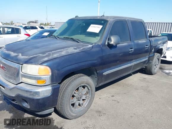 2005 GMC Sierra 1500 SLE с VIN 2GTEK13T951289077, выставлен на аукционе IAAI как лот 43502356 с пробегом 152 387 миль миль и . История ставок и продаж доступна на DreamBid. Изображение 2.