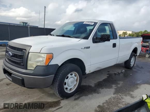 2013 Ford F-150 XL z VIN 1FTMF1CM5DKD51601, wystawiony jako Copart lot #82204595 z przebiegiem Nie podano mil oraz Czysty tytuł • Clean title. Historia ofert i sprzedaży dostępna na DreamBid. Obrazek 1.