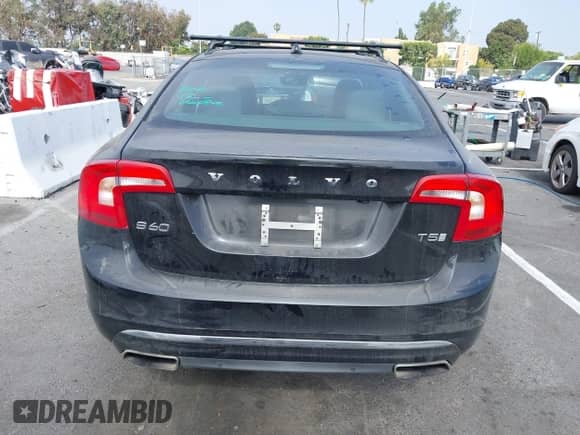 2017 Volvo S60 Inscription с VIN LYV402HK4HB127190, выставлен на аукционе IAAI как лот 42595581 с пробегом 90 291 миль миль и . История ставок и продаж доступна на DreamBid. Изображение 16.