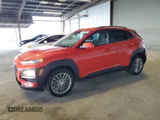 2019 Hyundai Kona SEL z VIN KM8K22AAXKU228293, wystawiony jako Copart lot #70364475 z przebiegiem 37 435 mil mil oraz Szkoda całkowita • Salvage title. Historia ofert i sprzedaży dostępna na DreamBid. Obrazek 1.