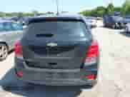 2018 Chevrolet Trax LS z VIN 3GNCJKSB3JL160860, wystawiony jako IAAI lot #43195256 z przebiegiem 128 748 mil mil oraz . Historia ofert i sprzedaży dostępna na DreamBid. Obrazek 16.