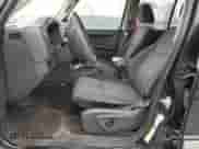 2010 Jeep Commander Sport с VIN 1J4RG4GK1AC105237, выставлен на аукционе Copart как лот 49691815 с пробегом 207 747 миль миль и Списание • Salvage title. История ставок и продаж доступна на DreamBid. Изображение 7.