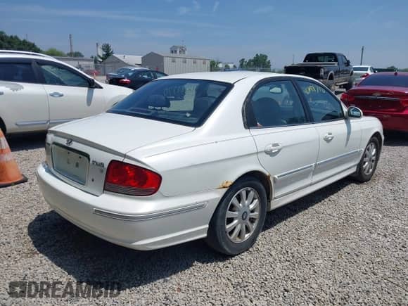 2005 Hyundai Sonata GLS with VIN KMHWF35H15A142105, listed as a IAAI auction lot 42789770 with 168,882 mi miles and . Bid and sale history available at DreamBid. Image 4.