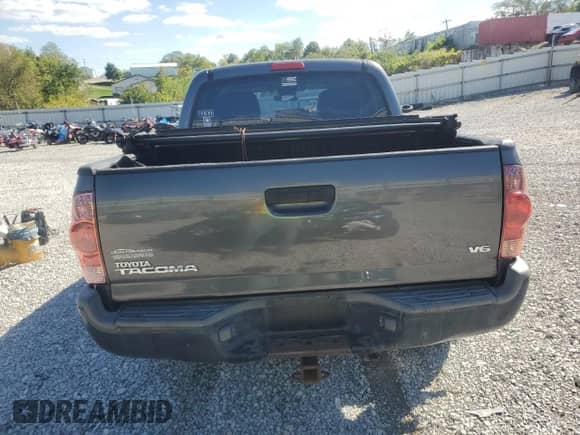 2014 Toyota Tacoma z VIN 5TFLU4EN2EX095012, wystawiony jako Copart lot #82272415 z przebiegiem 209 545 mil mil oraz Szkoda całkowita • Salvage title. Historia ofert i sprzedaży dostępna na DreamBid. Obrazek 6.