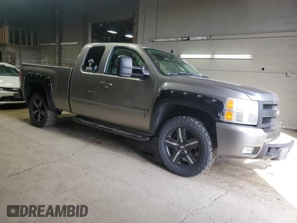 2007 Chevrolet Silverado 1500 LTZ with VIN 2GCEK19J571509307, listed as a Copart auction lot 50901465 with 130,473 mi miles and Salvage title. Bid and sale history available at DreamBid. Image 4.