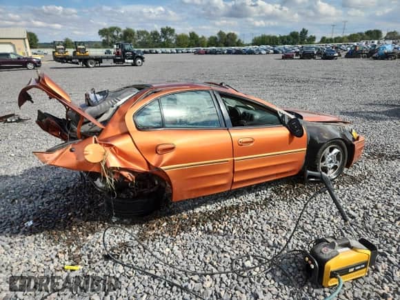 2004 Pontiac Grand Am GT1 с VIN 1G2NV52E34C128478, выставлен на аукционе Copart как лот 83876825 с пробегом Не указан миль и На запчасти • Non repairable. История ставок и продаж доступна на DreamBid. Изображение 3.