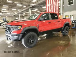 2024 Ram 1500 TRX z VIN 1C6SRFU90RN101637, wystawiony jako Copart lot #80185045 z przebiegiem 12 932 mil mil oraz Czysty tytuł • Clean title. Historia ofert i sprzedaży dostępna na DreamBid. Obrazek 1.