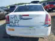 2013 Chrysler 300 C z VIN 2C3CCAKT8DH505338, wystawiony jako IAAI lot #42399191 z przebiegiem 226 118 mil mil oraz . Historia ofert i sprzedaży dostępna na DreamBid. Obrazek 17.