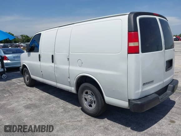 2007 Chevrolet Express Cargo z VIN 1GCFG15X271134465, wystawiony jako IAAI lot #43072096 z przebiegiem 279 432 mil mil oraz . Historia ofert i sprzedaży dostępna na DreamBid. Obrazek 3.
