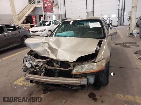 2000 Honda Accord SE с VIN JHMCG5672YC022973, выставлен на аукционе IAAI как лот 42383351 с пробегом 280 143 миль миль и . История ставок и продаж доступна на DreamBid. Изображение 13.