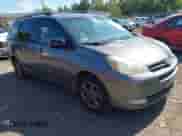 2004 Toyota Sienna XLE z VIN 5TDZA22C34S128243, wystawiony jako IAAI lot #43219663 z przebiegiem 228 119 mil mil oraz . Historia ofert i sprzedaży dostępna na DreamBid. Obrazek 1.