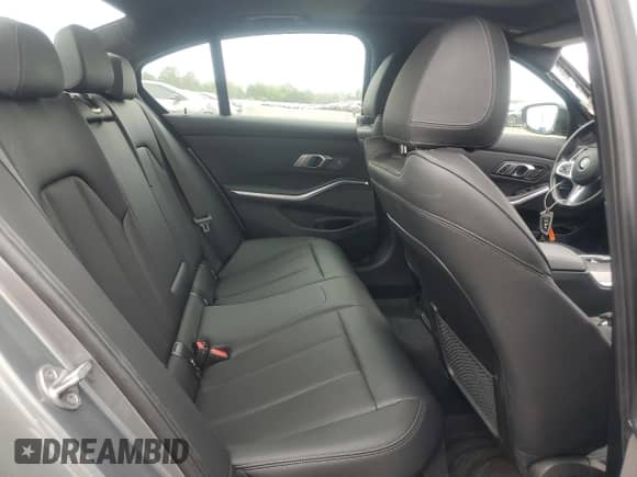 2023 BMW 3 Series 330i z VIN 3MW69FF04P8D40131, wystawiony jako Copart lot #67677535 z przebiegiem 11 699 mil mil oraz Szkoda całkowita • Salvage title. Historia ofert i sprzedaży dostępna na DreamBid. Obrazek 10.