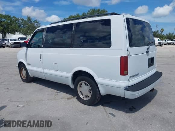 1997 Chevrolet Astro z VIN 1GNDM19W1VB158532, wystawiony jako IAAI lot #42903651 z przebiegiem 121 360 mil mil oraz . Historia ofert i sprzedaży dostępna na DreamBid. Obrazek 3.