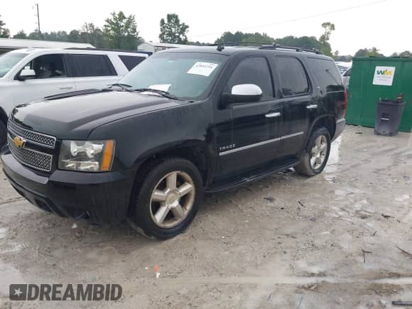 2011 Chevrolet Tahoe LTZ z VIN 1GNSCCE00BR206838, wystawiony jako IAAI lot #42854734 z przebiegiem 266 312 mil mil oraz . Historia ofert i sprzedaży dostępna na DreamBid. Obrazek 2.