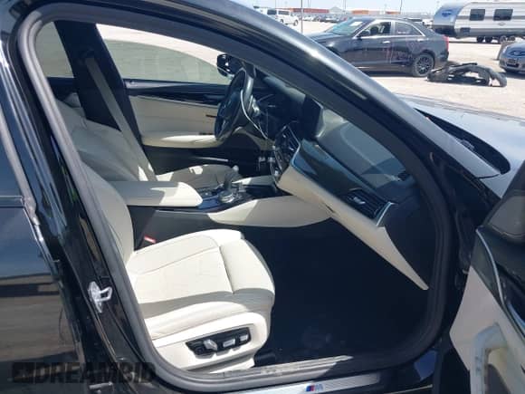 2019 BMW 5 Series 540i with VIN WBAJE5C59KWW23835, listed as a IAAI auction lot 42772206 with 41,982 mi miles and . Bid and sale history available at DreamBid. Image 5.