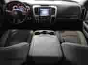 2020 Ram 1500 SLT z VIN 3C6RR7LT9LG156959, wystawiony jako Copart lot #70784065 z przebiegiem 97 684 mil mil oraz Czysty tytuł • Clean title. Historia ofert i sprzedaży dostępna na DreamBid. Obrazek 8.