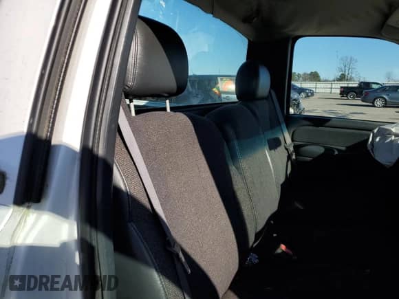 2000 Chevrolet Silverado 1500 with VIN 1GCEC14V3YE374450, listed as a Copart auction lot 46484315 with 172,096 mi miles and Salvage title. Bid and sale history available at DreamBid. Image 10.