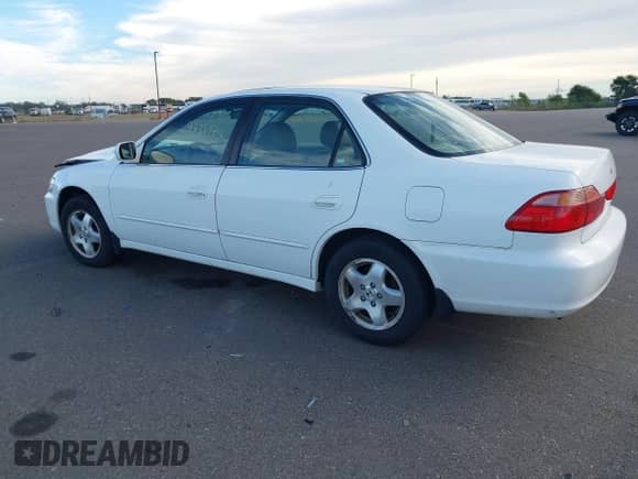 2000 Honda Accord EX с VIN 1HGCG1658YA043011, выставлен на аукционе IAAI как лот 43384702 с пробегом 98 766 миль миль и . История ставок и продаж доступна на DreamBid. Изображение 3.